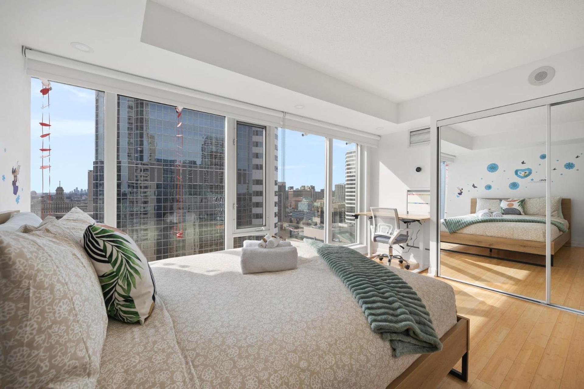 Modern 2-Bedroom Condo W Floor To Ceiling Windows Toronto Exterior foto