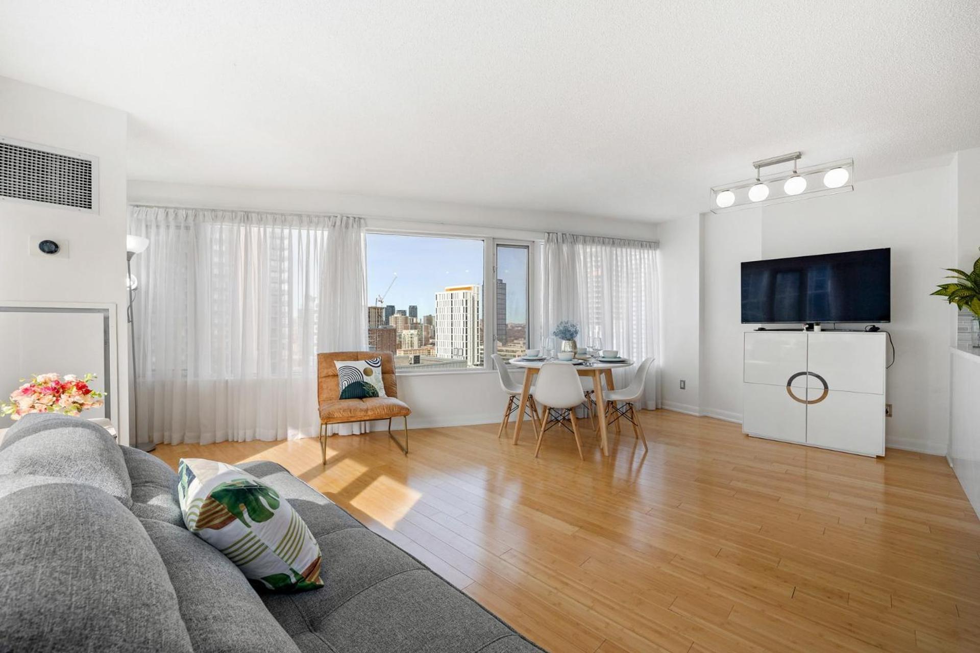 Modern 2-Bedroom Condo W Floor To Ceiling Windows Toronto Exterior foto