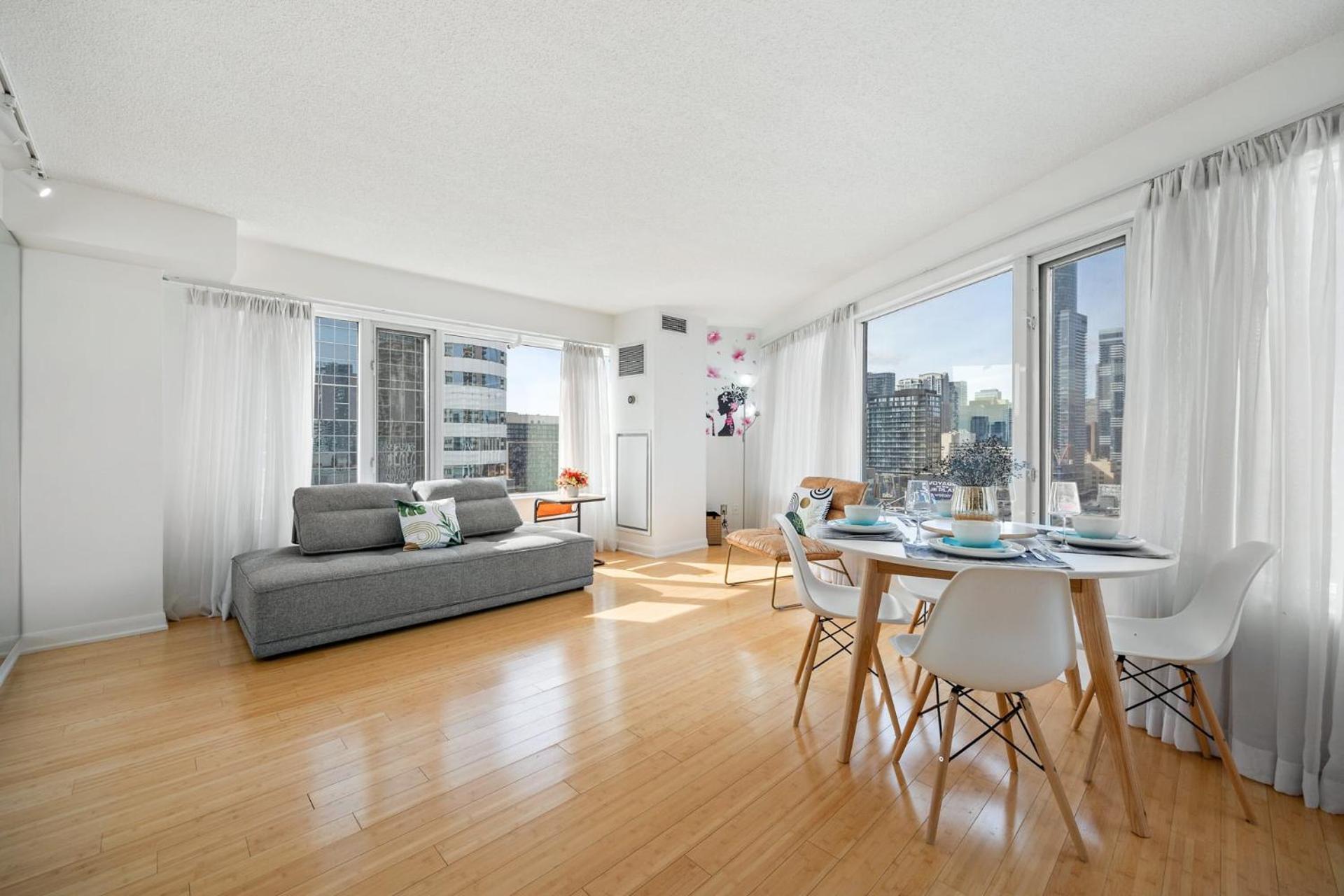 Modern 2-Bedroom Condo W Floor To Ceiling Windows Toronto Exterior foto