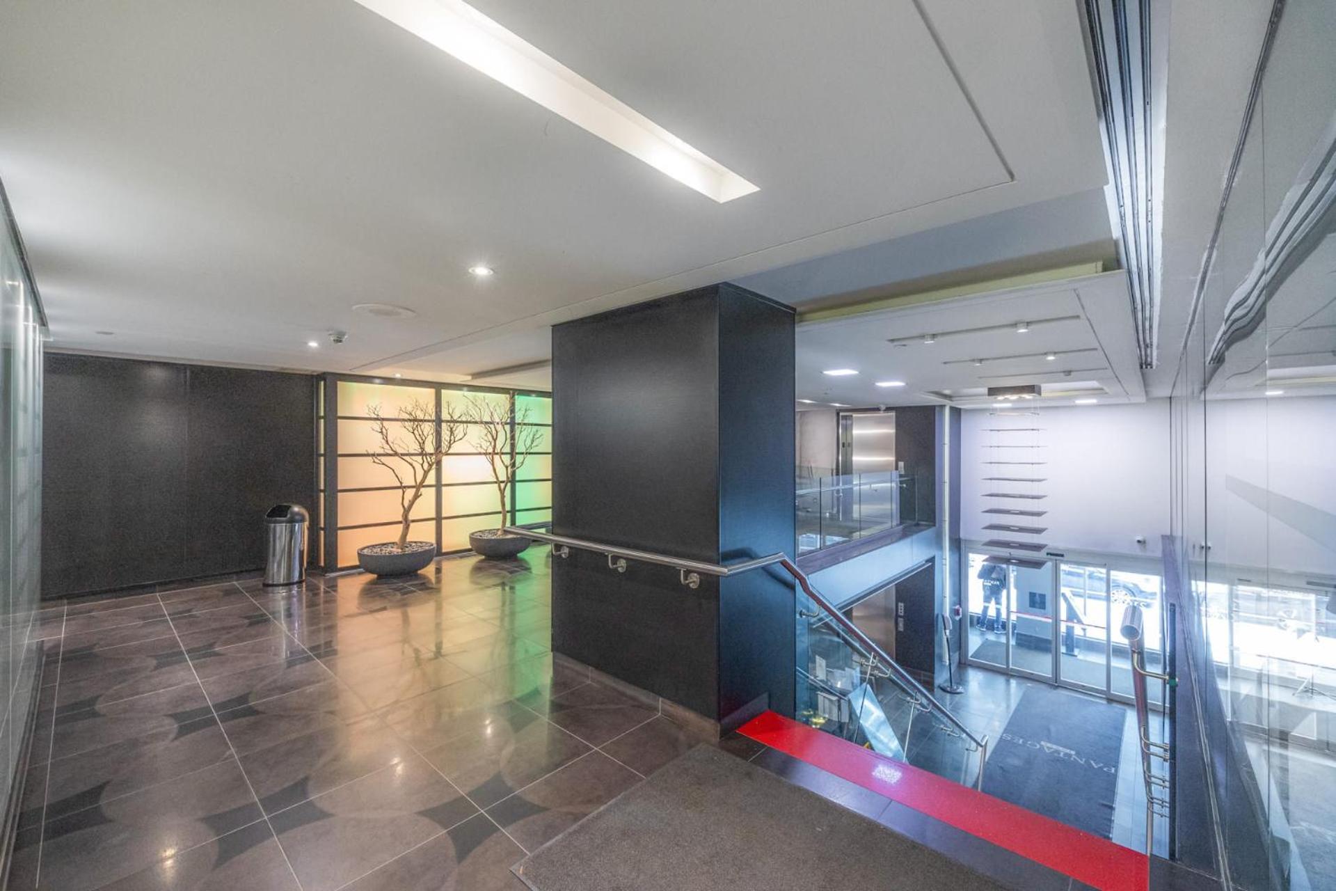 Modern 2-Bedroom Condo W Floor To Ceiling Windows Toronto Exterior foto