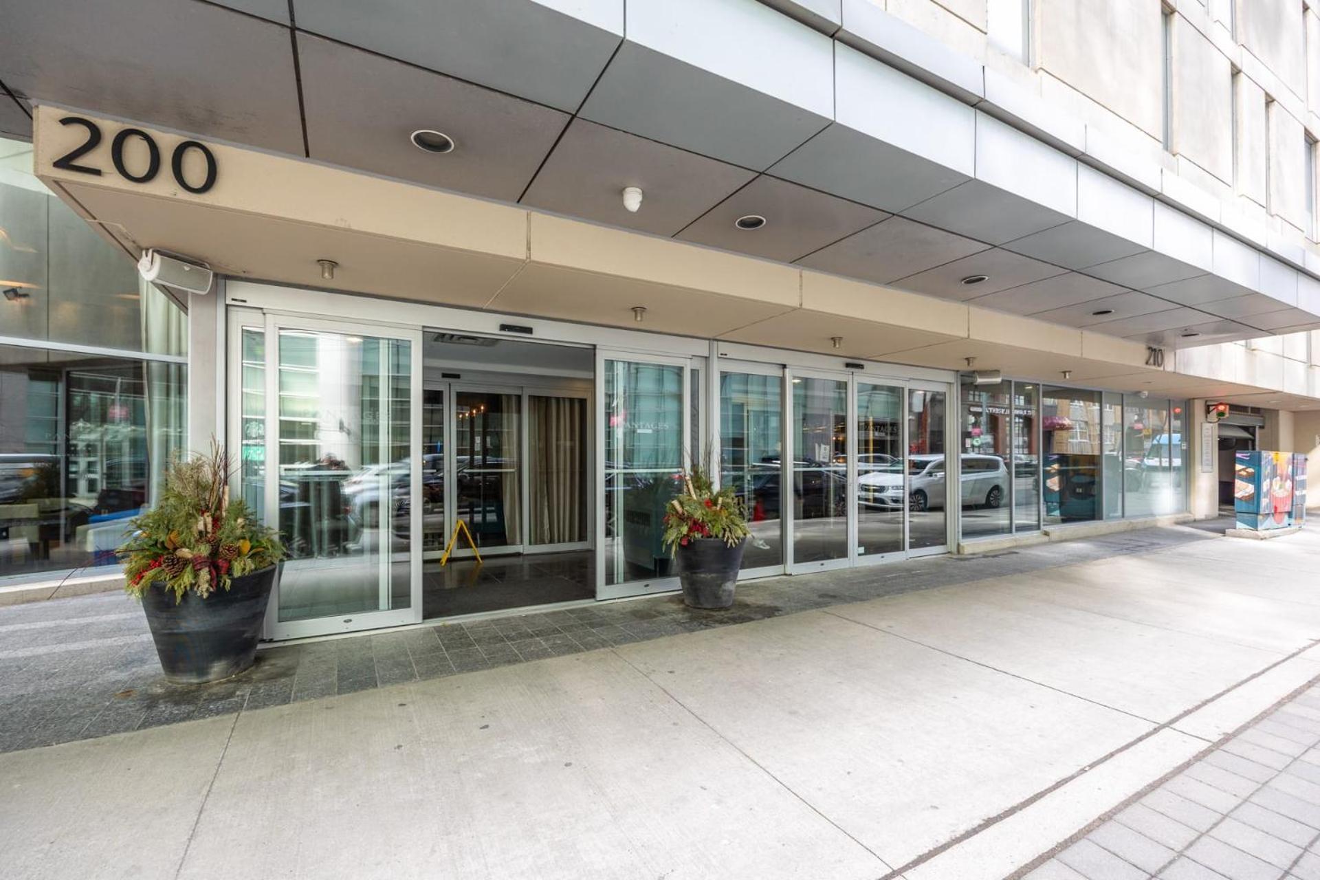 Modern 2-Bedroom Condo W Floor To Ceiling Windows Toronto Exterior foto
