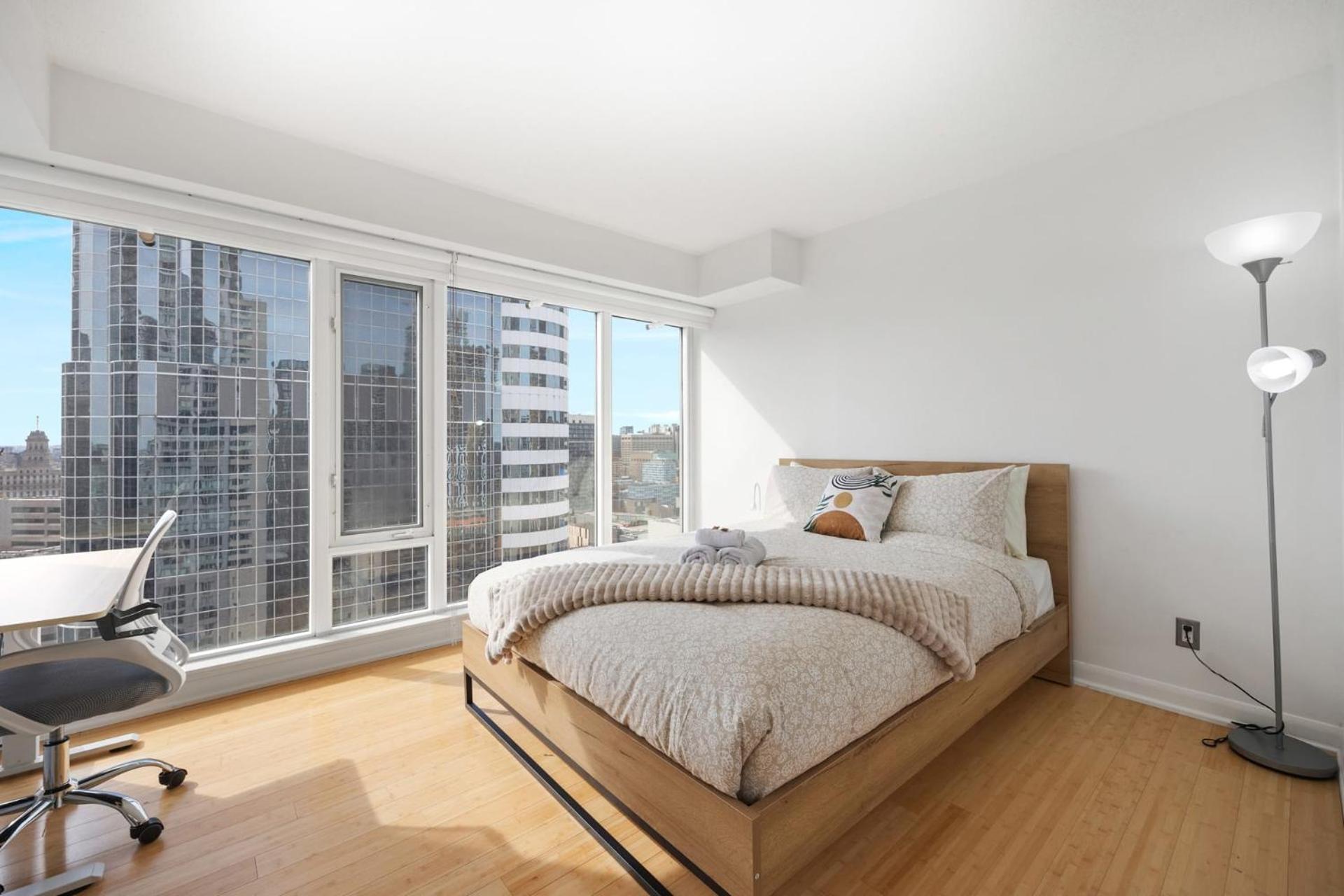 Modern 2-Bedroom Condo W Floor To Ceiling Windows Toronto Exterior foto